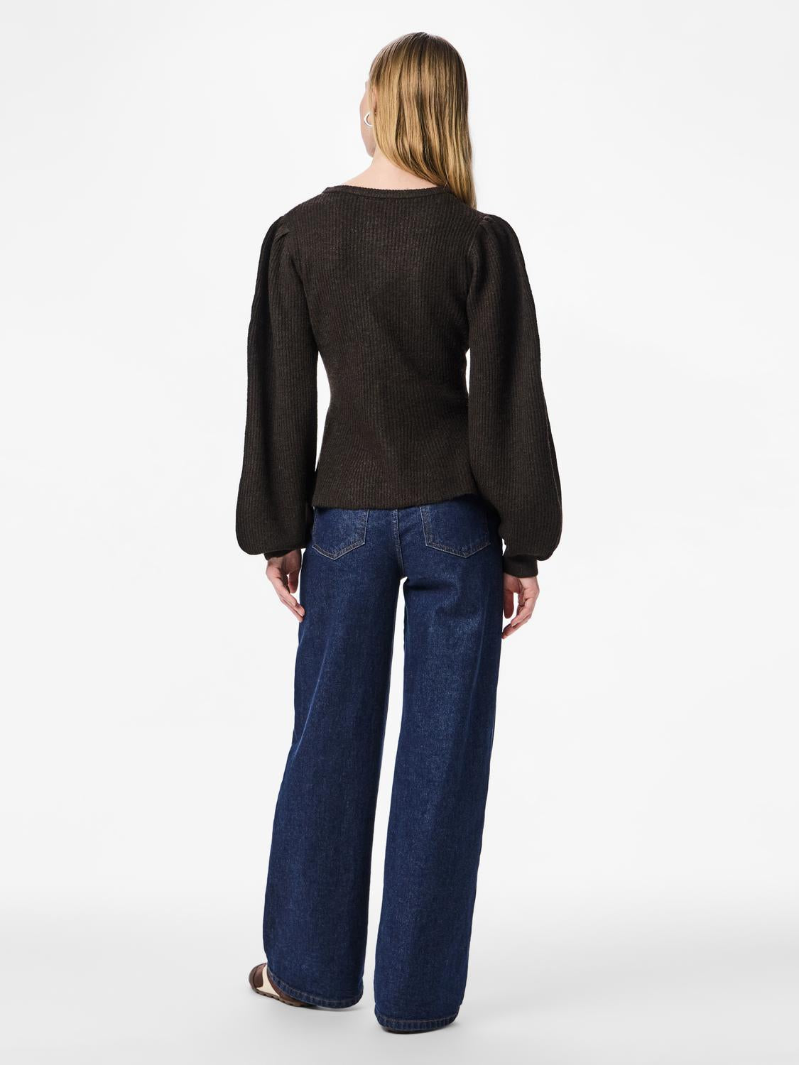 model_shot-back